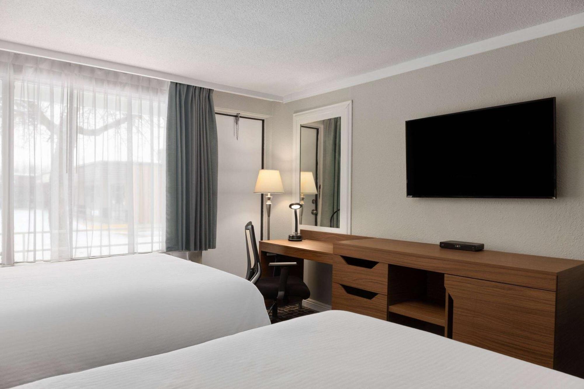 Hotel Baymont By Wyndham Edson Exterior foto