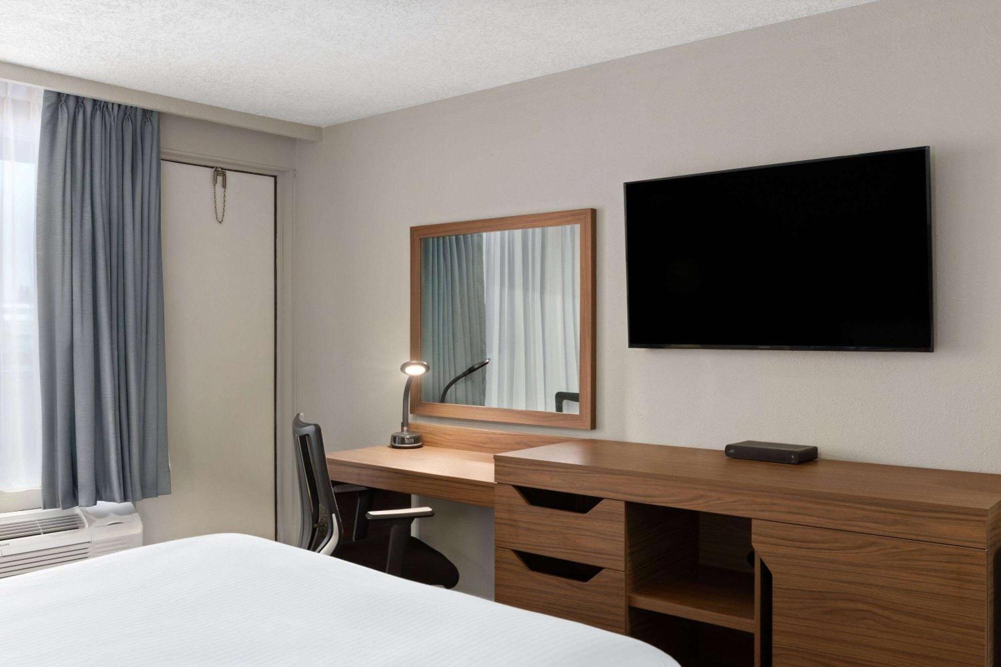Hotel Baymont By Wyndham Edson Exterior foto